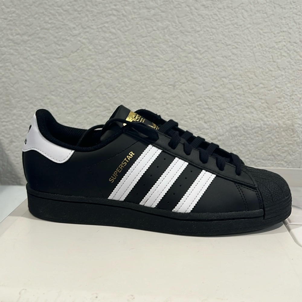 Adidas Tennis Shoes- Superstar NEW with box- men’s size 7